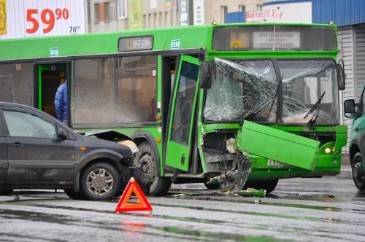 The Impact of Distracted Driving on Bus Accidents in Mississippi